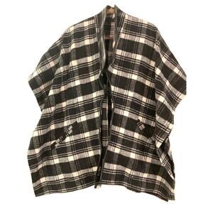 Nordstrom Lodge Plaid Side Pocket Poncho Cape One Size in Black and White NWT